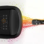 اسپیکر شارژی سنکور PARTYCON BOOST در فضای باز با بیس کوبنده و شفاف
